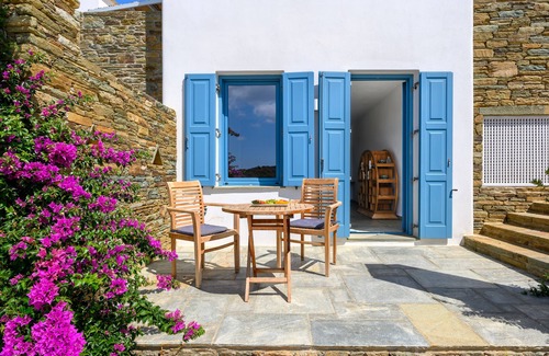 Gavrio House | Beautiful beach house with pool for 8p