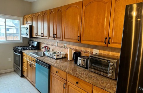 Keansburg House | Beautiful Beach Mansion - 1 Block to the Beach