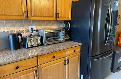Keansburg House | Beautiful Beach Mansion - 1 Block to the Beach