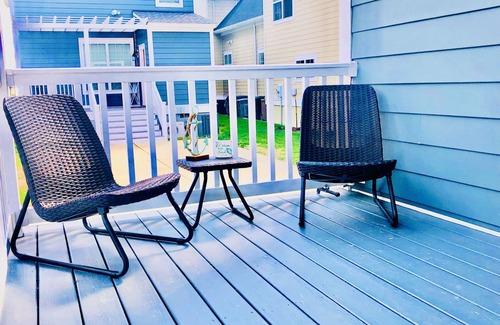Buckroe Beach House | Beautiful Beach Retreat steps from Buckroe Beach!