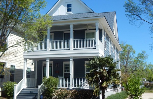 Buckroe Beach House | Beautiful Beach Retreat steps from Buckroe Beach!