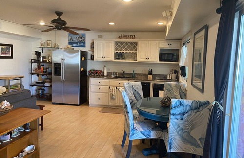 Gas Lamp Section Apartment | Beautiful Beach Home 3 blocks to the white sand.