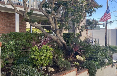Gas Lamp Section Apartment | Beautiful Beach Home 3 blocks to the white sand.