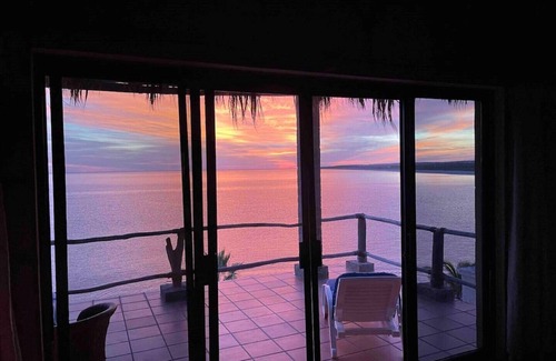 Buenavista Villa | Beautiful Beachfront Hacienda