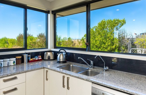 Rarangi Apartment | Beautiful Beachfront Apartment!Handy to wineries, Picton Ferry & Blenheim town.