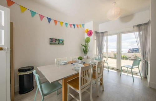 Bognor Regis House | Beautiful Beachfront House wth Balcony & Sea Views