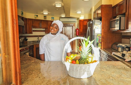 Negril Villa | Beautiful Beachfront Villa With Private Pool and Bar Fully Staffed