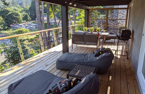 Maple Bay House | Beautiful beachside 1 bedroom w large private deck- trails & beach on your door.