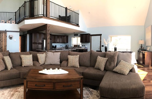 Sweetwater Cabin | Beautiful Bear Lake Cabin Retreat - sleeps 14!