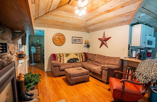 Confluence Apartment | Beautiful Bear Paw Cabin