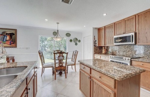 Miramar Bed & Breakfast | Beautiful Bedroom Prestigios Silver Fall Miramar, 10 min to Hard Rock Stadium