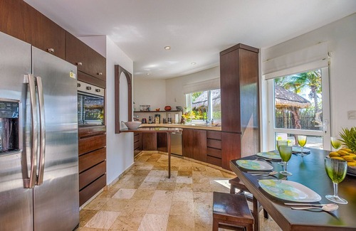 Akumal Villa | Beautiful Bella beachfront villa in Jade Bay with pool, amazing view and more
