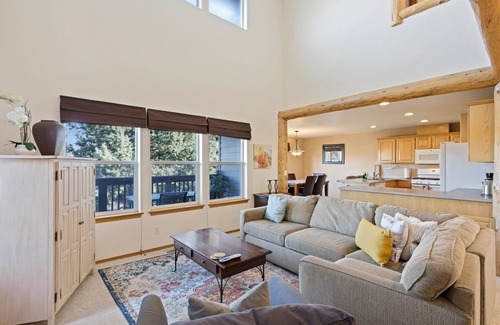 Boyd Acres House | Beautiful Bend Townhouse - Country Feeling Right in Town!
