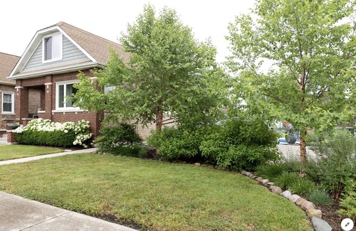 Berwyn House | Beautiful Berwyn Bungalow Close to Downtown Chicago