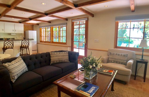 Beverly Hills House | Beautiful Beverly Canyon1 bedroom Retreat with private garden &spacious patio.