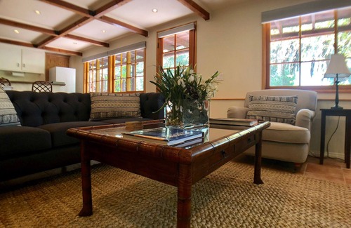 Beverly Hills House | Beautiful Beverly Canyon1 bedroom Retreat with private garden &spacious patio.