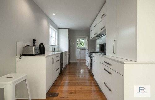 Birkenhead House | Beautiful Birkenhead Home (Furnished Rentals)