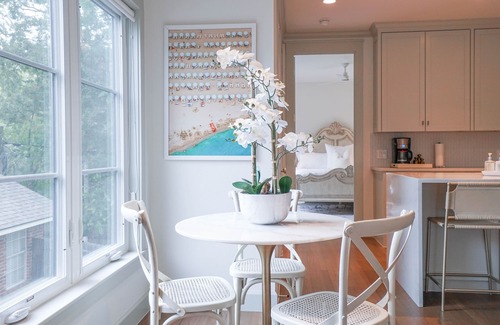 Kessler House | Beautiful Bishop Arts Townhouses: Sleeps up to 16 people!