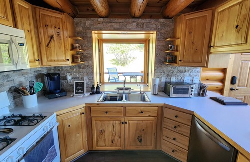 Piedmont House | Beautiful Black Hills Log Home with Loft and 360' Views!