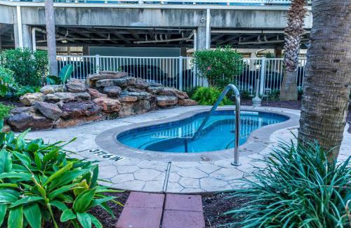 Galveston House | Beautiful Blue Heron Sleeps 6 Great Views