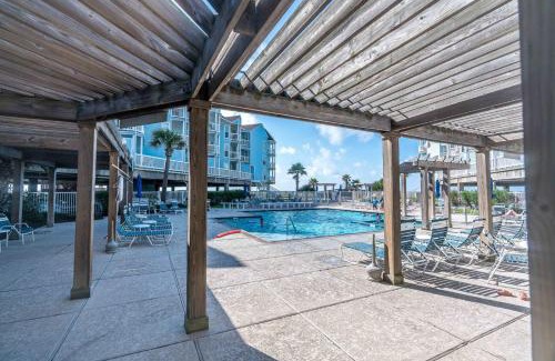 Galveston House | Beautiful Blue Heron Sleeps 6 Great Views