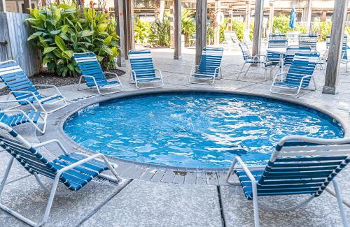 Galveston House | Beautiful Blue Heron Sleeps 6 Great Views