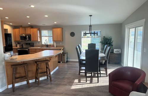 Coulee City House | Beautiful Blue Lake Retreat Home with Lakeside Access and Dock
