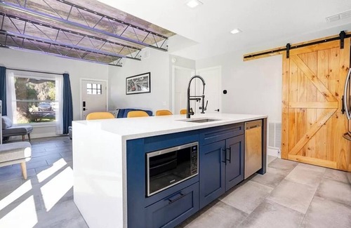 Sanford Condo | Beautiful Blue oasis in historic Sanford - KING SUITE with full washer dryer