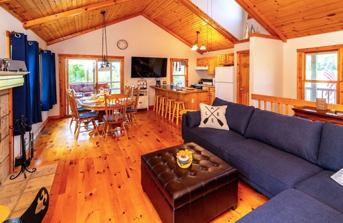 The Galena Territory House | Beautiful Bluebirds and Star Studded Skies Surround!