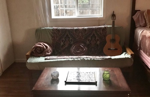 Talent Apartment | Beautiful Bohemian Studio Apartment next to communal home :)