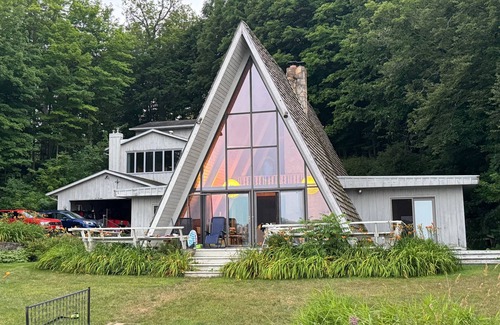 Luck House | Beautiful Bone Lake A-Frame