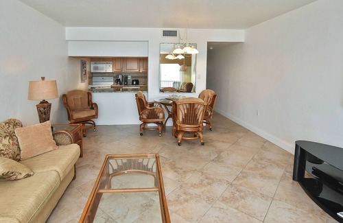 Bonita Springs Condo | Beautiful Bonita Beach Front Condo, Casa de Mimi in Dolphin Way