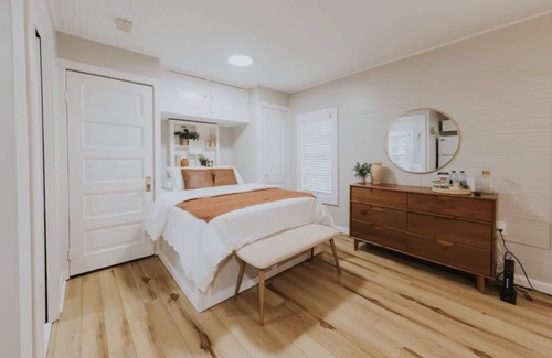 Highland Historic District Apartment | Beautiful Boulevard Bungalow - Studio Apartment