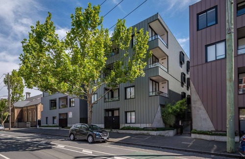 North Melbourne Apartment | Beautiful Boutique Home with Parking Near QV Market