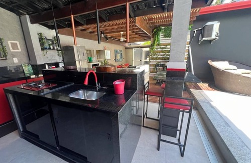 Jardim Aruan House | Beautiful house 3 blocks from the beach! We accept pets!