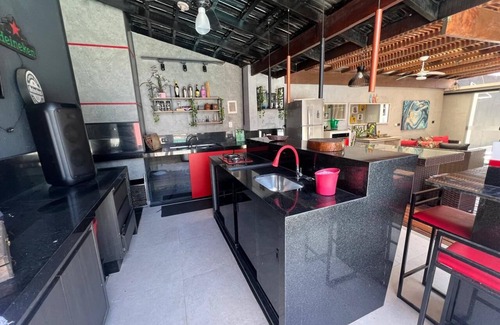 Jardim Aruan House | Beautiful house 3 blocks from the beach! We accept pets!