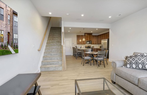 Richmond Condo | Beautiful Brand New 3-bedroom, 2.5-bathroom Luxury Condominium