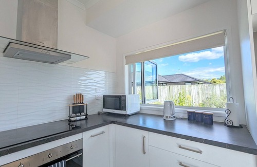 Owhata House | Beautiful Brand New Four-bed home near Redwood