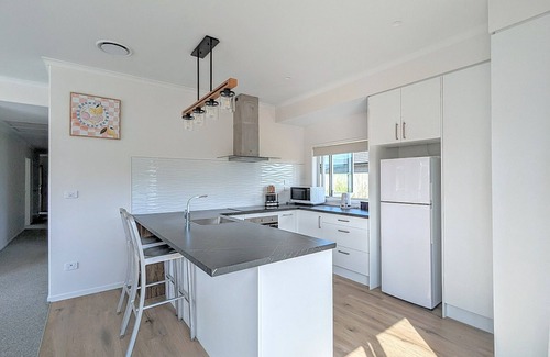 Owhata House | Beautiful Brand New Four-bed home near Redwood