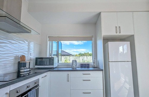 Owhata House | Beautiful Brand New Four-bed home near Redwood