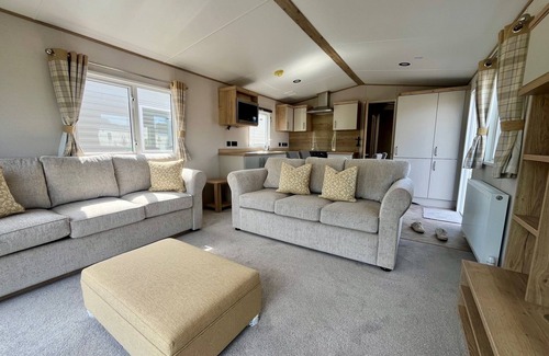Dunbar House | Beautiful Brand New Abi Hamilton with Patio doors leading to outside decking