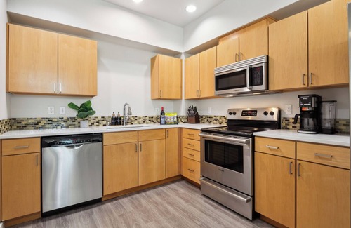 Lower Queen Anne House | Beautiful, Brand New! Seattle Getaway- Awesome Space Needle Views