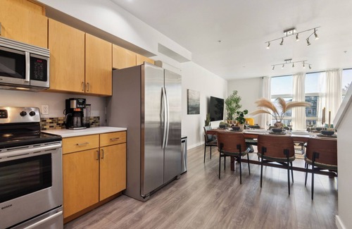 Lower Queen Anne House | Beautiful, Brand New! Seattle Getaway- Awesome Space Needle Views