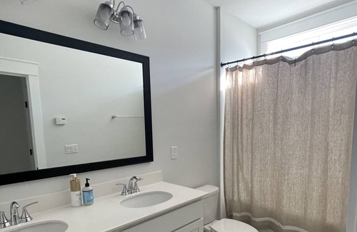 Mount Pleasant House | Beautiful Brand New Southern Style 5 Bedroom - 5 min from IOP beach!