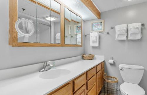 Litchfield by the Sea House | Beautiful Bridgewater Oceanfront 2 Bedroom Suite