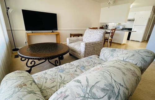 Regina House | Beautiful & Bright 03 Bedrooms on the main floor.