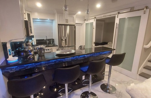 Sunset House | Beautiful Bright 3 Bedroom Townhouse