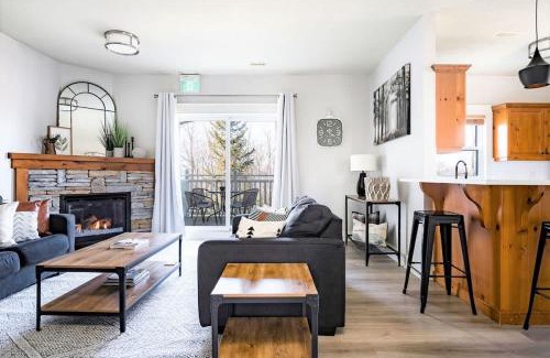 The Blue Mountains House | Beautiful & Bright 3 Bed Townhome Near Village