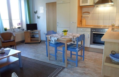 Putbus Apartment | Beautiful, bright apartment 2 - close to the beach (200m) for 4. People