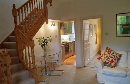 Ellemford House | Beautiful Bright Colony Property